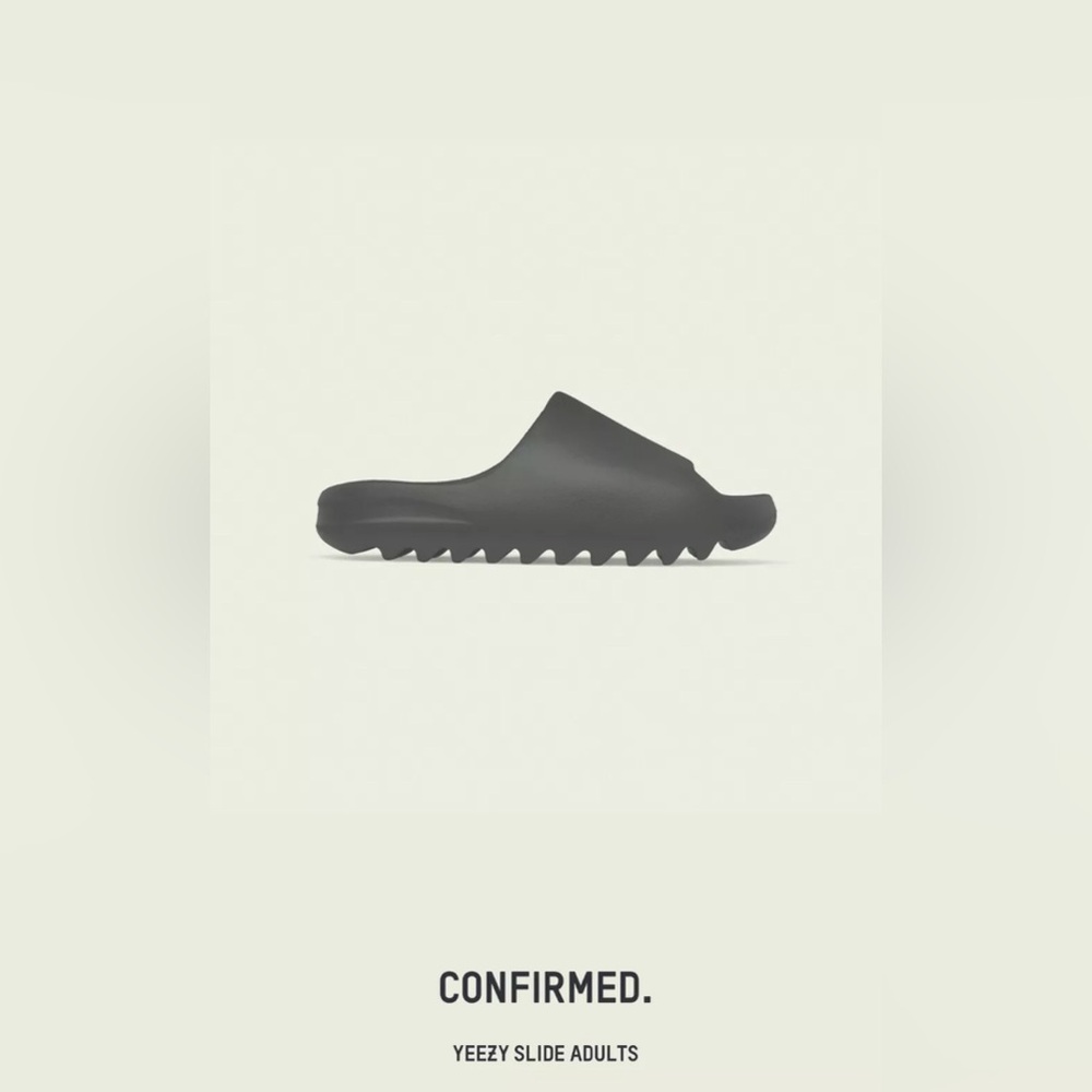 Yeezy Slides Adults - Size 6 Men